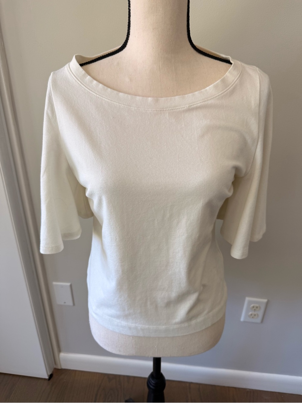 Pilcro by  Anthropologie Cream Short Sleeve Flutter Sleeve Top